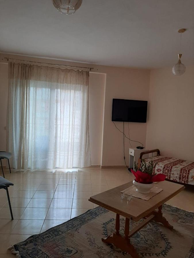 Grazioso Apartamento Arredato A Due Passi Dal Lungomare Vlore Exterior photo
